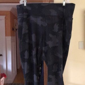 Torrid Dark Camo athletic legging with 3 pockets